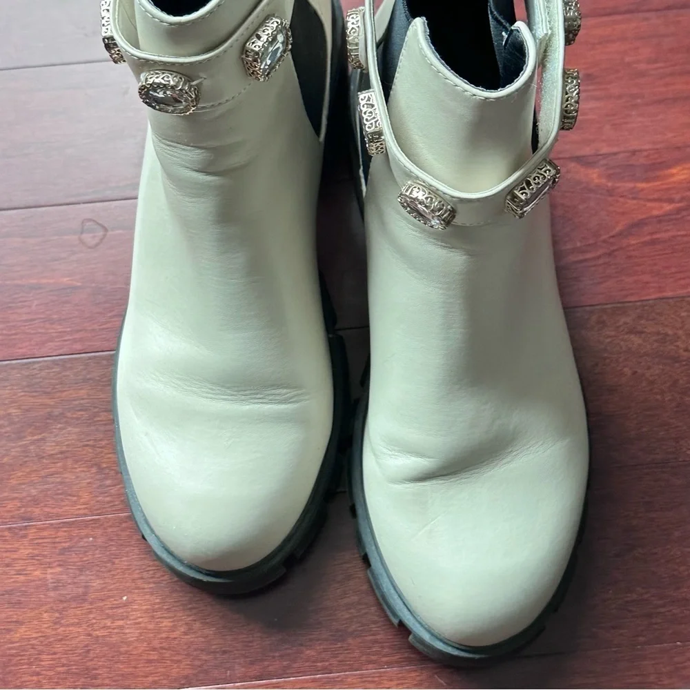 Chunky Chelsea Ankle Boots with Jewel Strap – Cream Pull On by Steve Madden 9.5 - Picture 5 of 7